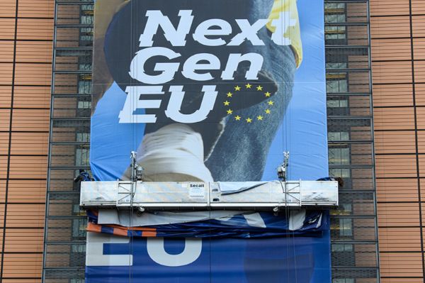NextGenerationEU-Banner auf dem Berlaymont-Gebäude