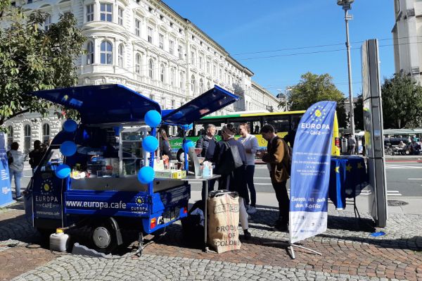 Der Europa-Café-Ape in Salzburg