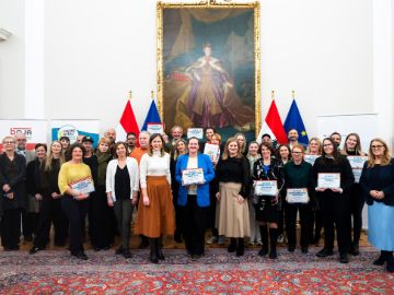Gruppenbild der Auszeichnung zur Gesundheitskompetenten Offenen Jugendarbeit